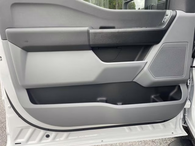 2025 Oxford White Ford Super Duty F-350 DRW XL RWD Chassis