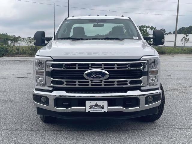 2025 Oxford White Ford Super Duty F-350 DRW XL RWD Chassis