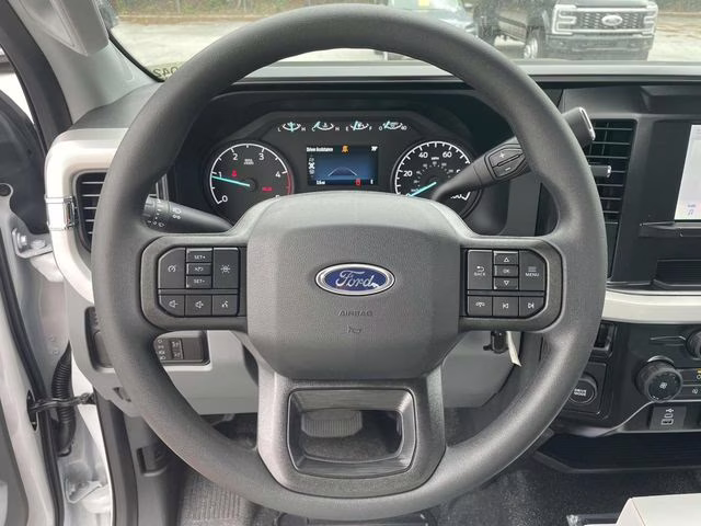 2025 Oxford White Ford Super Duty F-350 DRW XL RWD Chassis