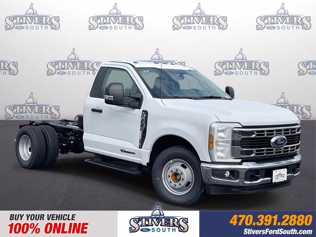 2026 Oxford White Ford Super Duty F-350 DRW XL RWD Chassis