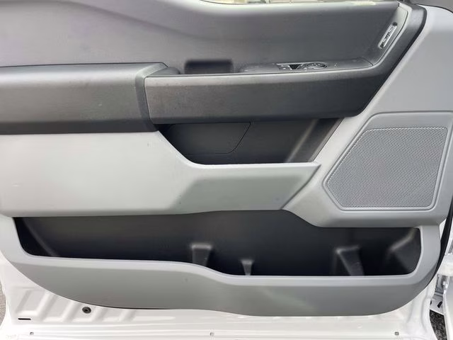 2026 Oxford White Ford Super Duty F-350 DRW XL RWD Chassis