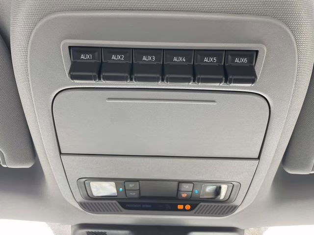 2026 Oxford White Ford Super Duty F-350 DRW XL RWD Chassis