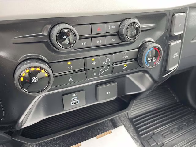 2026 Oxford White Ford Super Duty F-350 DRW XL RWD Chassis