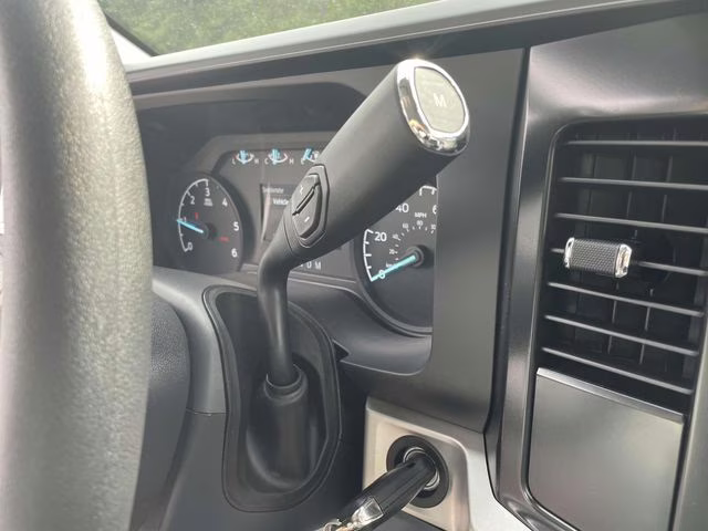 2025 Oxford White Ford Super Duty F-350 DRW XL RWD Chassis