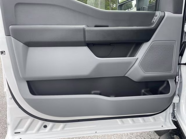 2025 Oxford White Ford Super Duty F-350 DRW XL RWD Chassis