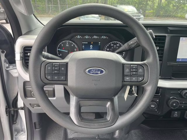 2025 Oxford White Ford Super Duty F-350 DRW XL RWD Chassis