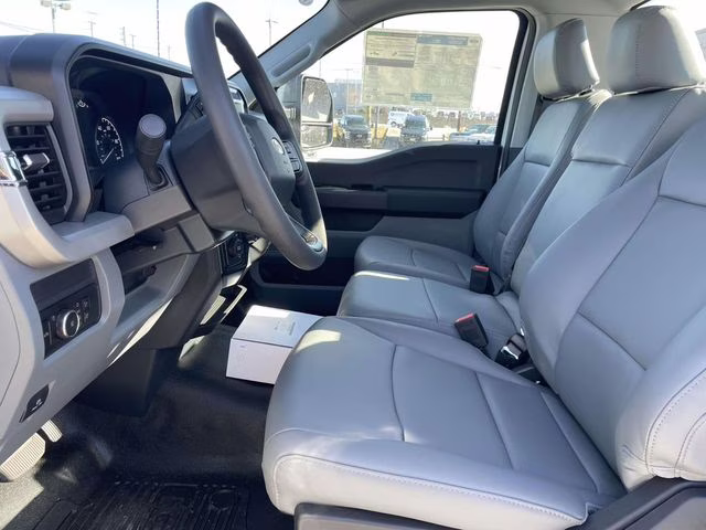 2026 Oxford White Ford Super Duty F-350 DRW XL 4X4 Chassis