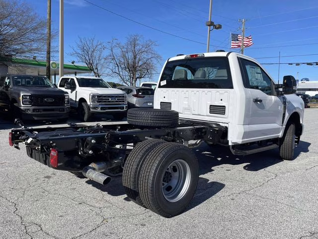 2026 Oxford White Ford Super Duty F-350 DRW XL 4X4 Chassis
