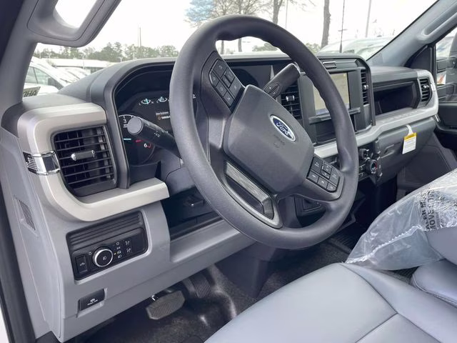 2026 Oxford White Ford Super Duty F-350 DRW XL 4X4 Chassis