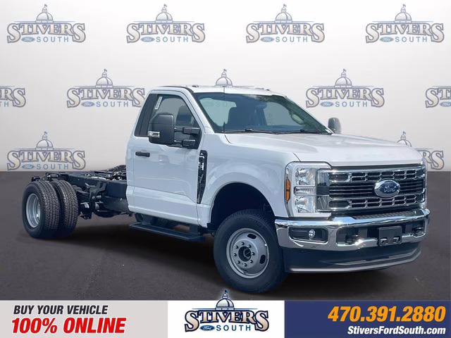 2025 Oxford White Ford Super Duty F-350 DRW XL 4X4 Chassis