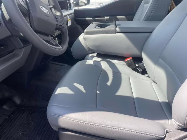 2025 Oxford White Ford Super Duty F-350 DRW XL 4X4 Chassis