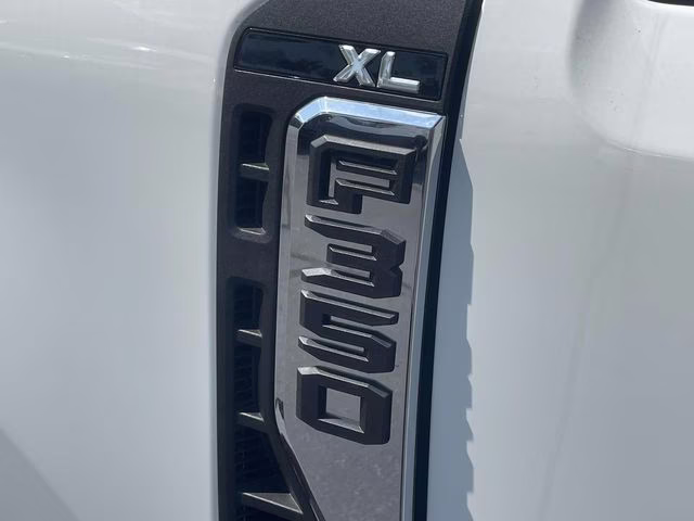2025 Oxford White Ford Super Duty F-350 DRW XL 4X4 Chassis