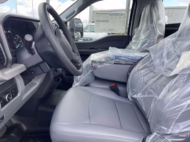 2026 Oxford White Ford Super Duty F-350 DRW XL 4X4 Chassis