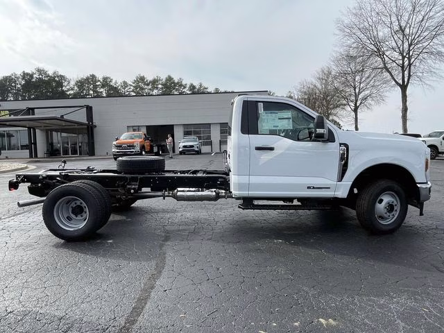 2026 Oxford White Ford Super Duty F-350 DRW XL 4X4 Chassis