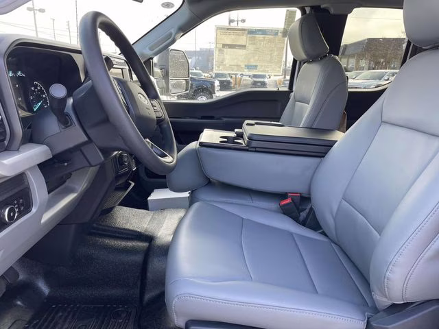 2026 Oxford White Ford Super Duty F-550 DRW XL RWD Chassis