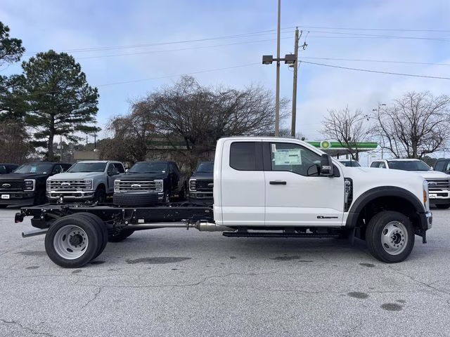 2026 Oxford White Ford Super Duty F-550 DRW XL RWD Chassis