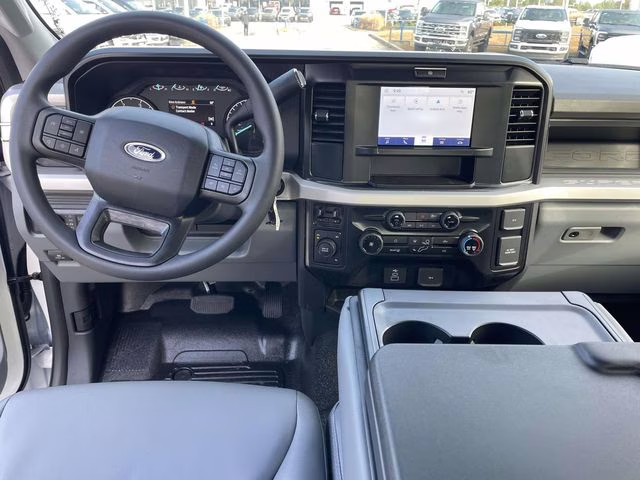 2026 Oxford White Ford Super Duty F-550 DRW XL RWD Chassis