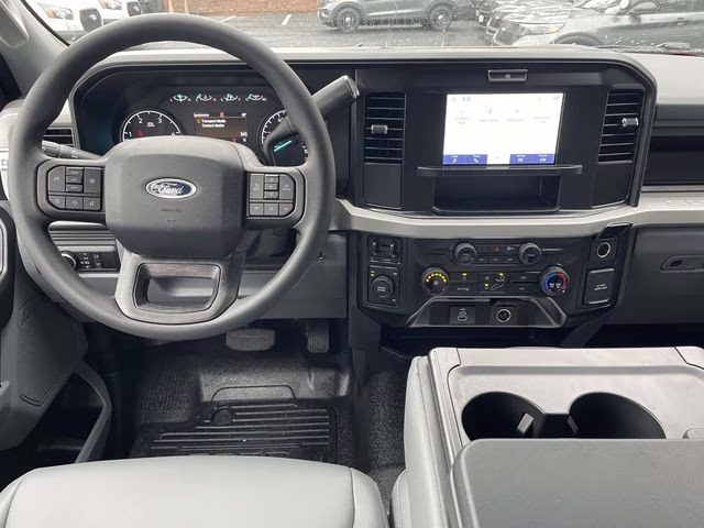 2026 Oxford White Ford Super Duty F-550 DRW XL RWD Chassis