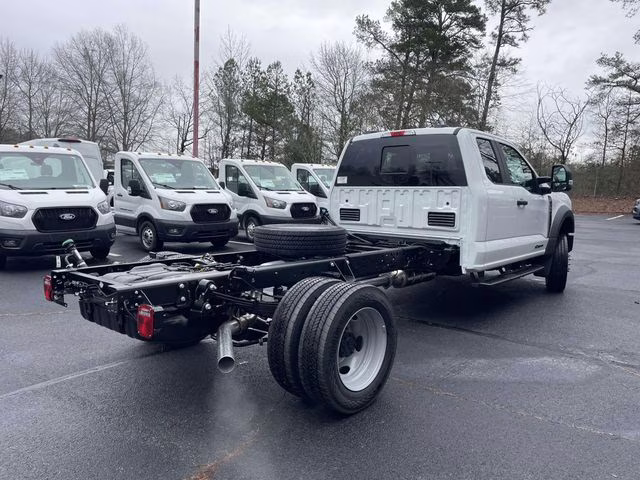 2026 Oxford White Ford Super Duty F-550 DRW XL RWD Chassis