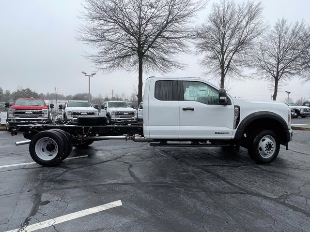 2026 Oxford White Ford Super Duty F-550 DRW XL 4X4 Chassis