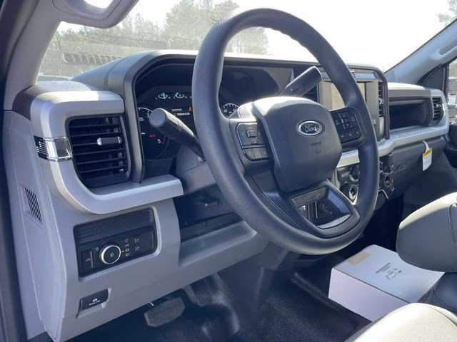 2026 Oxford White Ford Super Duty F-550 DRW XL 4X4 Chassis