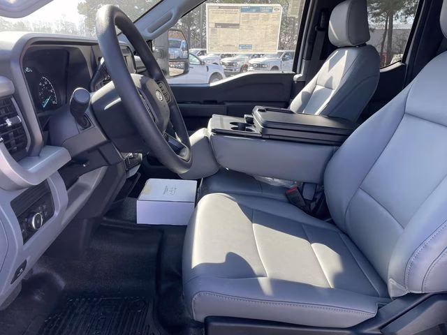 2026 Oxford White Ford Super Duty F-550 DRW XL 4X4 Chassis