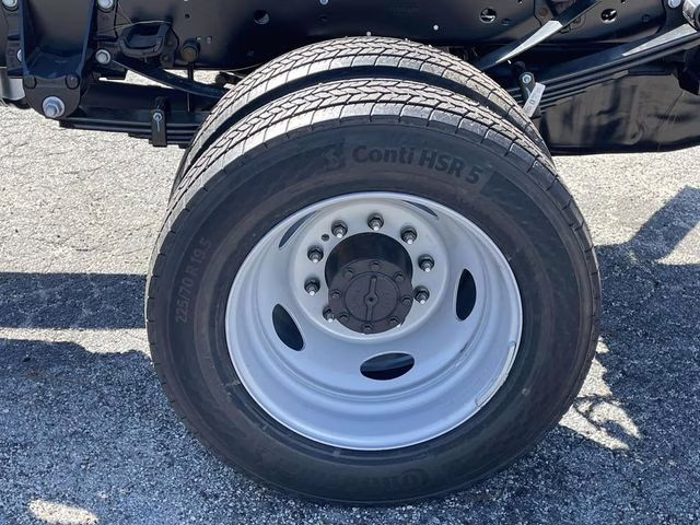 2026 Oxford White Ford Super Duty F-550 DRW XL 4X4 Chassis