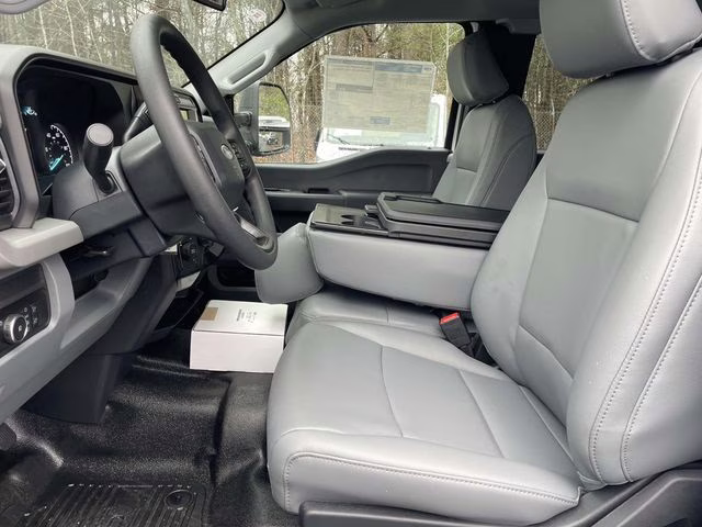 2026 Oxford White Ford Super Duty F-550 DRW XL 4X4 Chassis