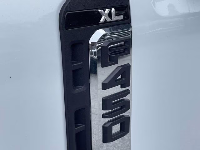 2026 Oxford White Ford Super Duty F-450 DRW XL RWD Chassis