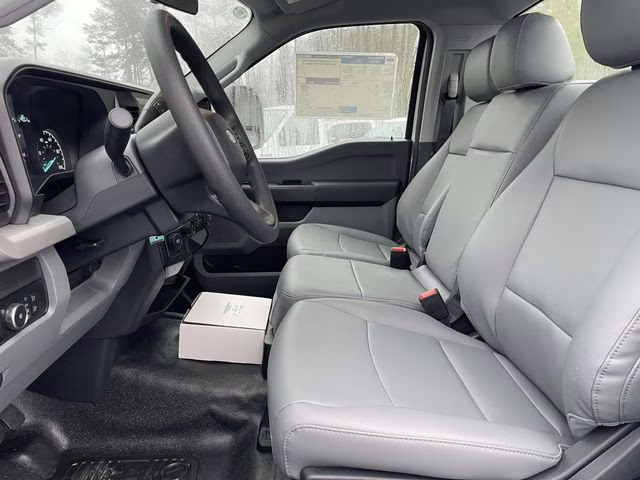 2026 Oxford White Ford Super Duty F-450 DRW XL RWD Chassis