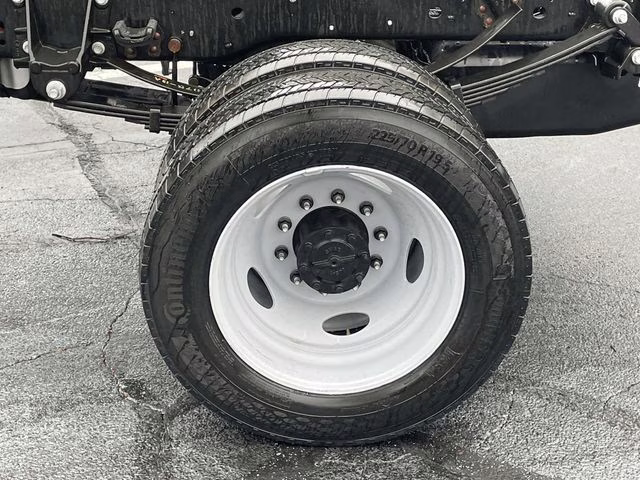 2026 Oxford White Ford Super Duty F-450 DRW XL RWD Chassis