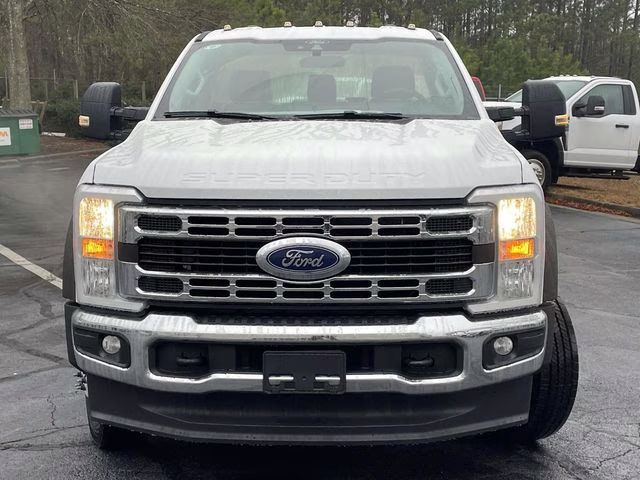 2026 Oxford White Ford Super Duty F-450 DRW XL RWD Chassis