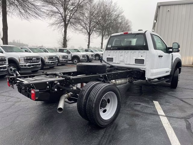 2026 Oxford White Ford Super Duty F-450 DRW XL RWD Chassis