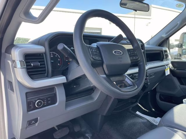 2026 Oxford White Ford Super Duty F-450 DRW XL 4X4 Chassis