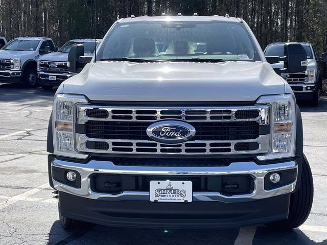 2026 Oxford White Ford Super Duty F-450 DRW XL 4X4 Chassis