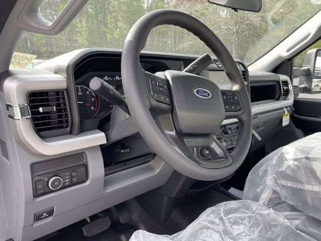 2026 Oxford White Ford Super Duty F-450 DRW XL 4X4 Chassis