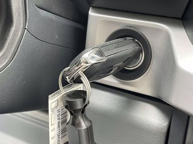 2026 Oxford White Ford Super Duty F-450 DRW XL 4X4 Chassis