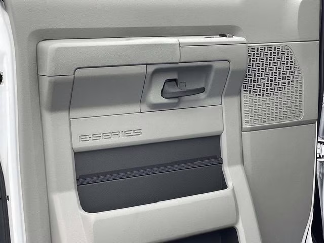 2026 Oxford White Ford E-350SD Base RWD Truck