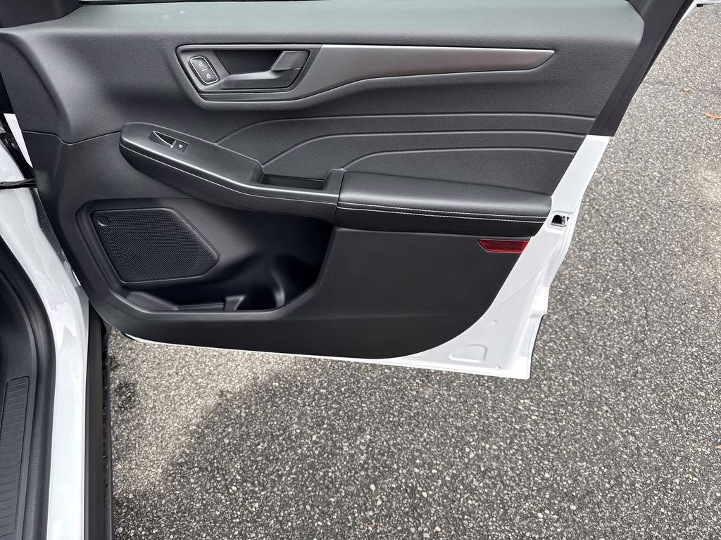 2026 Oxford White Ford Escape Active FWD SUV