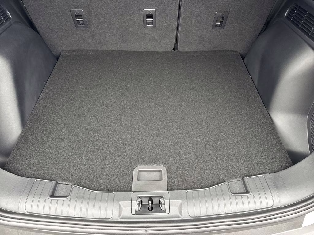 2026 Oxford White Ford Escape Active FWD SUV