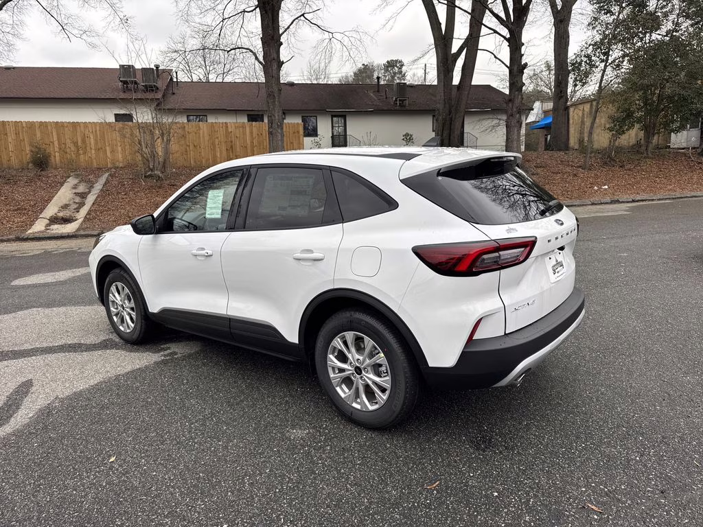 2026 Oxford White Ford Escape Active FWD SUV