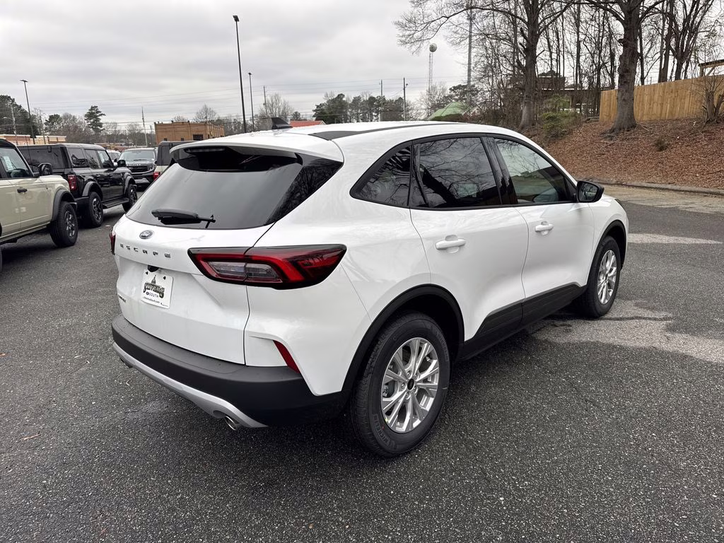 2026 Oxford White Ford Escape Active FWD SUV