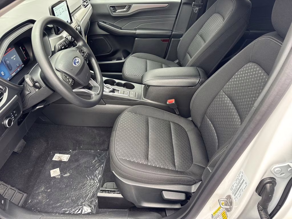 2026 Oxford White Ford Escape Active FWD SUV