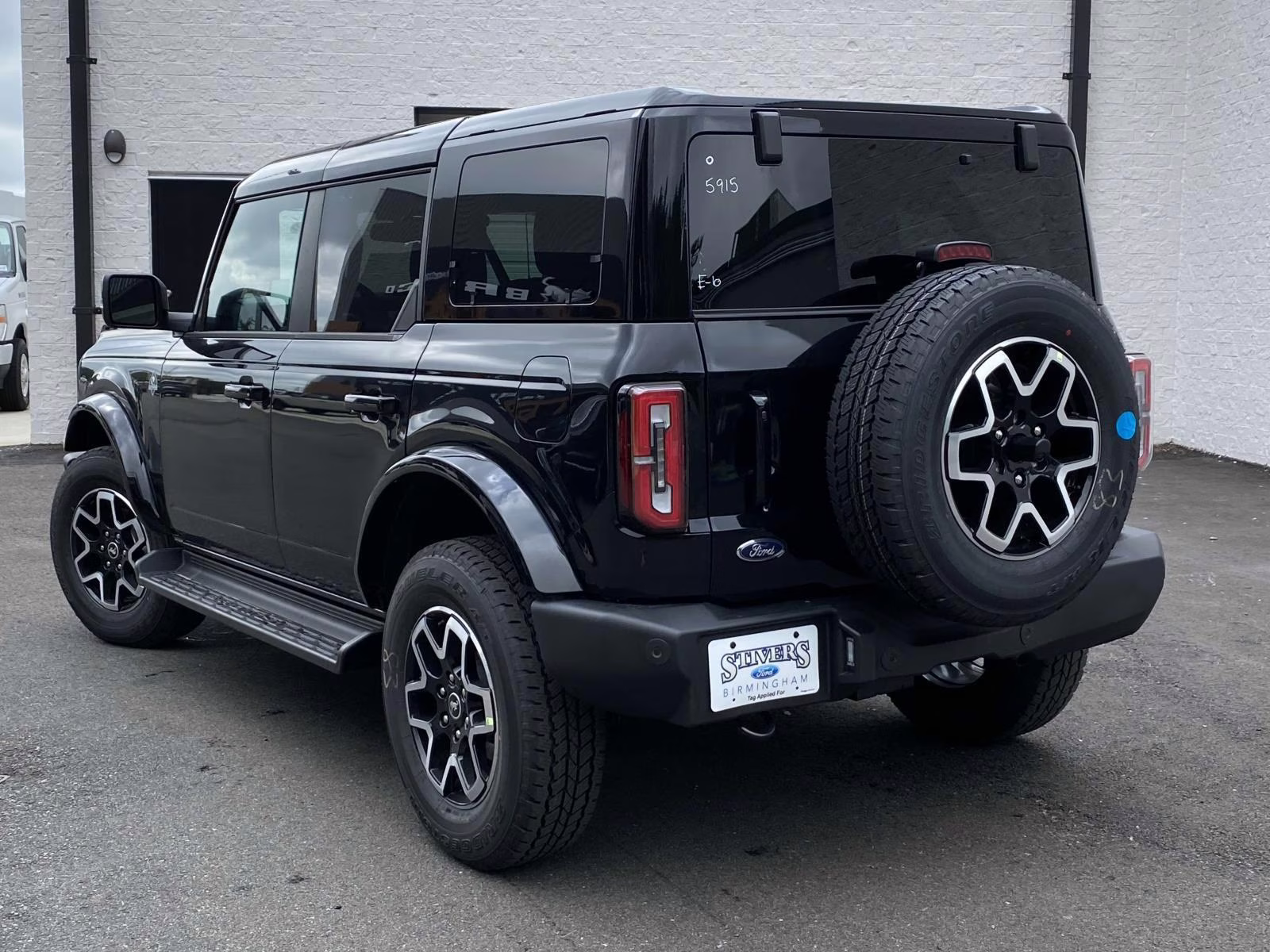 2025 Shadow Black Ford Bronco Outer Banks 4X4 SUV