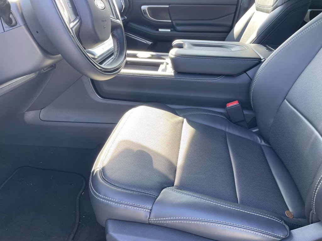 2025 Star White Metallic Tri-Coat Ford Expedition Max Platinum 4X4 SUV