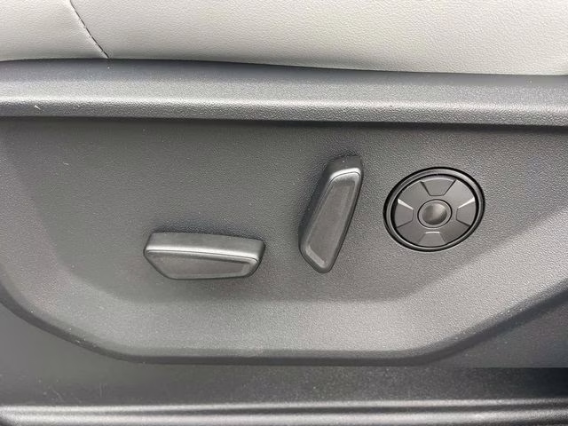 2025 White Metallic Ford Expedition Platinum 4X4 SUV