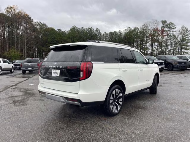 2025 White Metallic Ford Expedition Platinum 4X4 SUV