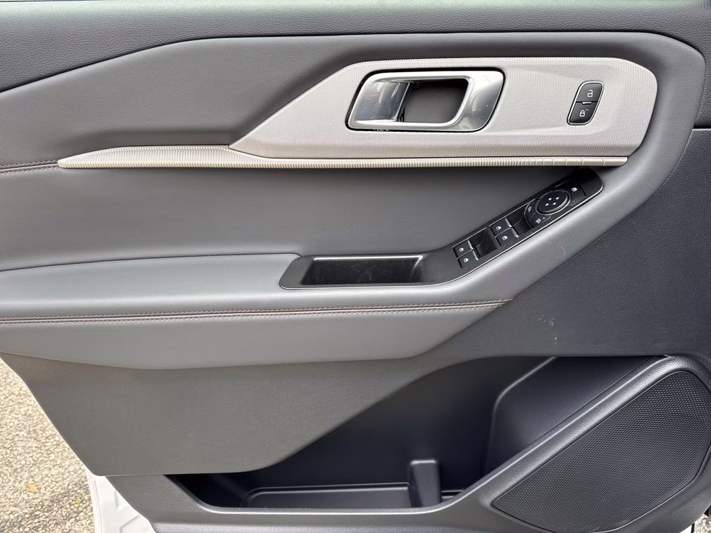 2026 Star White Metallic Tri-Coat Ford Explorer Active RWD SUV