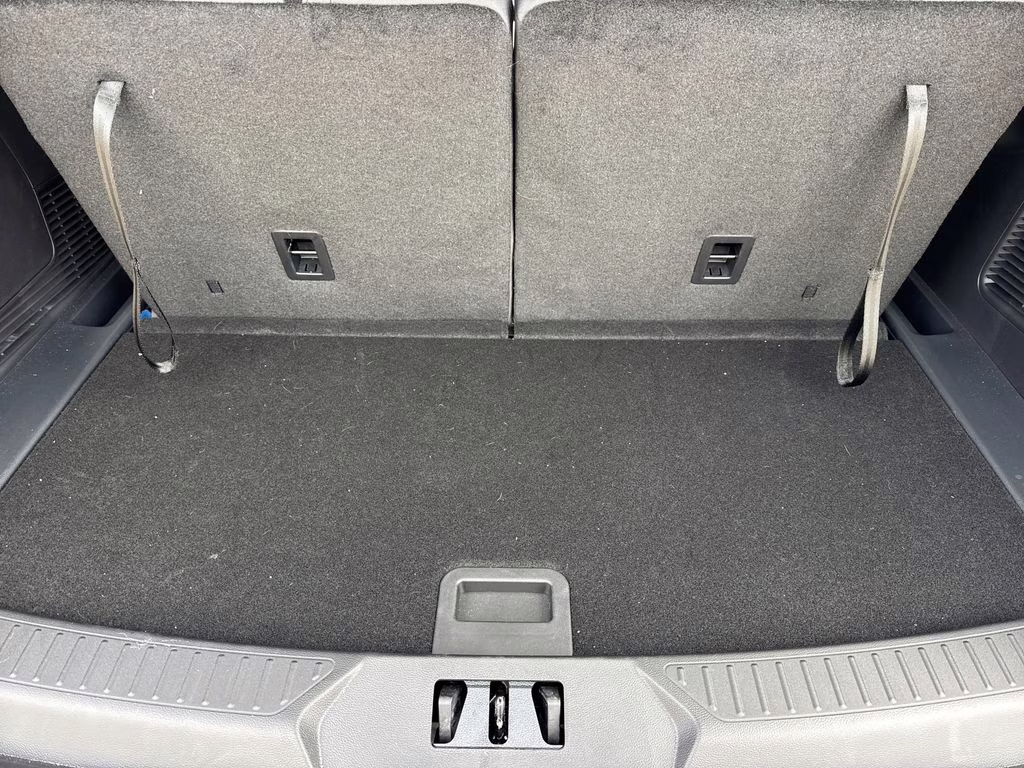 2026 Star White Metallic Tri-Coat Ford Explorer Active RWD SUV