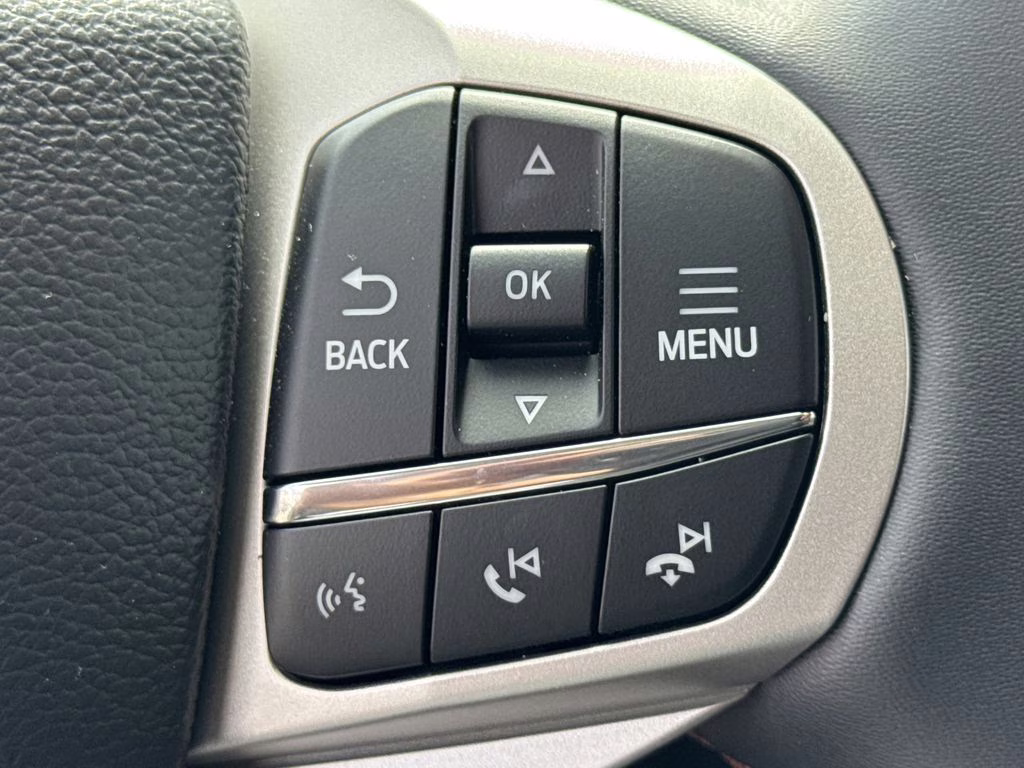 2026 Star White Metallic Tri-Coat Ford Explorer Active RWD SUV